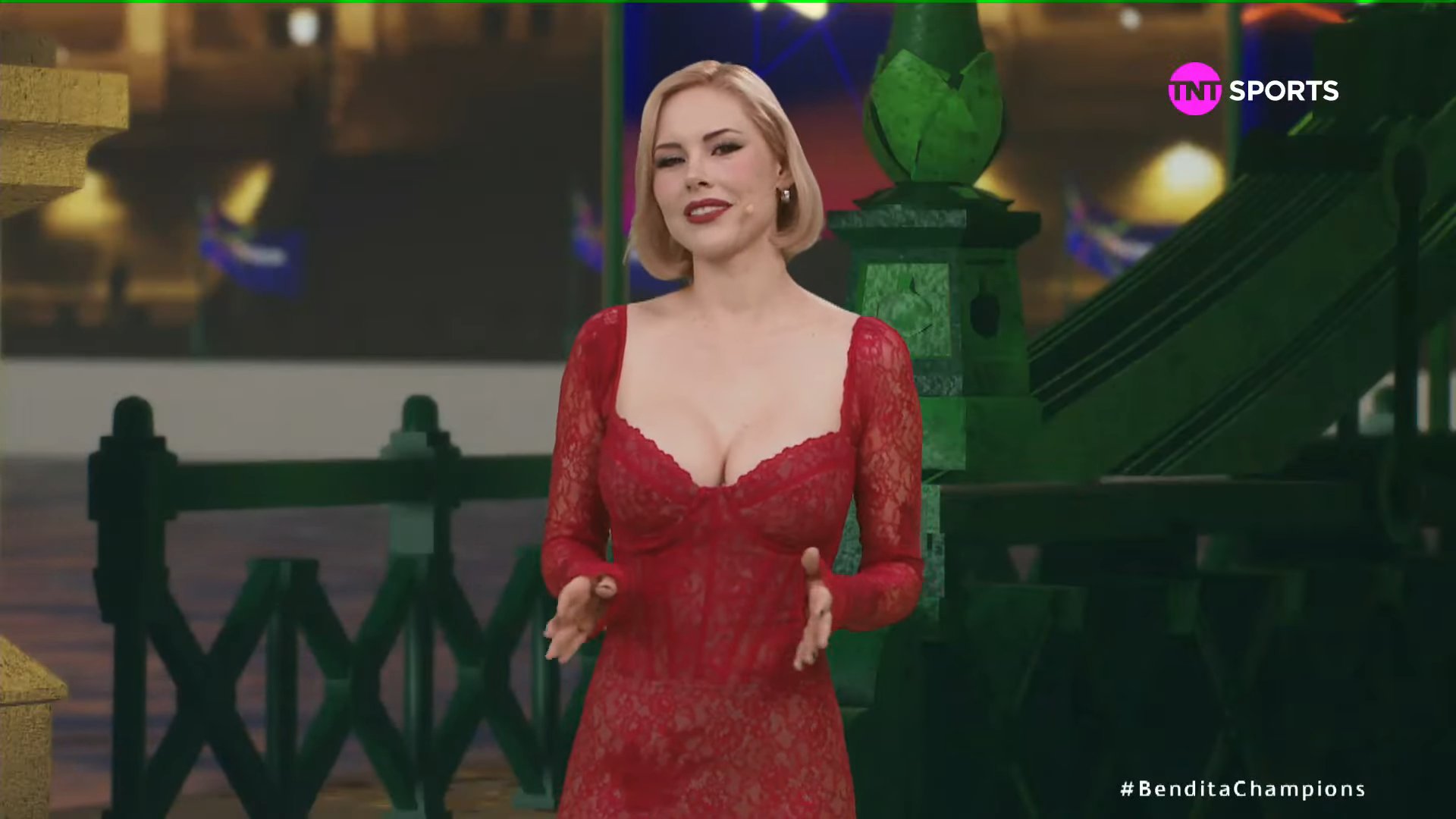 Miroslava Montemayor lại gây sốt