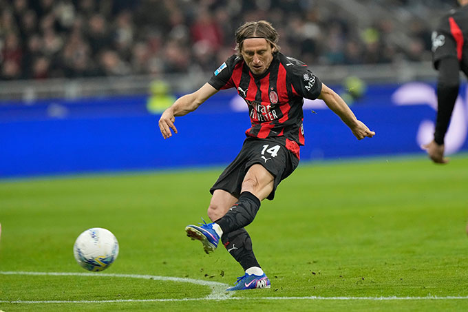 Modric cân nhắc ở lại Milan thêm 1 năm: Cám dỗ Champions League