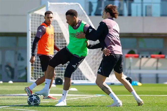 Real Madrid đón tin cực vui từ Mbappe và Carreras