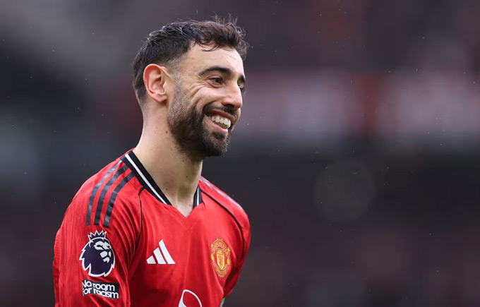 Bruno Fernandes 'chưa đủ tuổi' giành danh hiệu Cầu thủ xuất sắc nhất năm