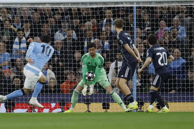 Real Madrid trả giá cực đắt cho chiến thắng trước Man City