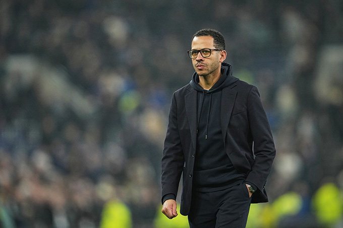 Rosenior cay đắng thừa nhận Chelsea ‘tự bắn vào chân’