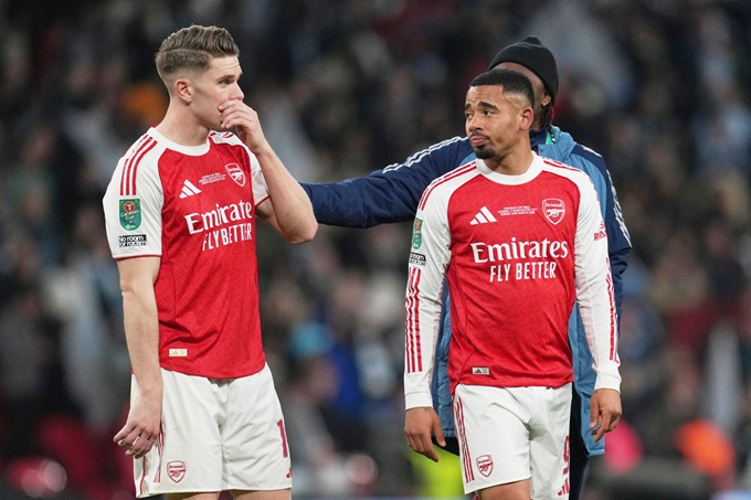 Thầy trò Arteta nên nghe lời phụ nữ thì hơn