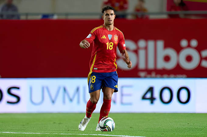 Tiền vệ Arsenal được ca ngợi là ‘người giỏi thứ hai thế giới’