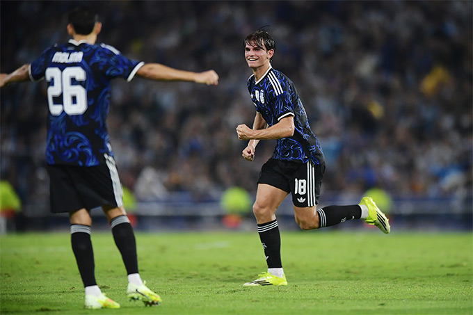 Nico Paz ghi dấu ấn, Argentina thắng nhọc 'nhược tiểu' Mauritania