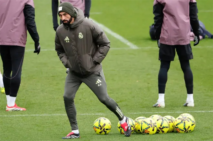 Arbeloa cắt ngắn kỳ nghỉ để hội quân sớm cùng Real