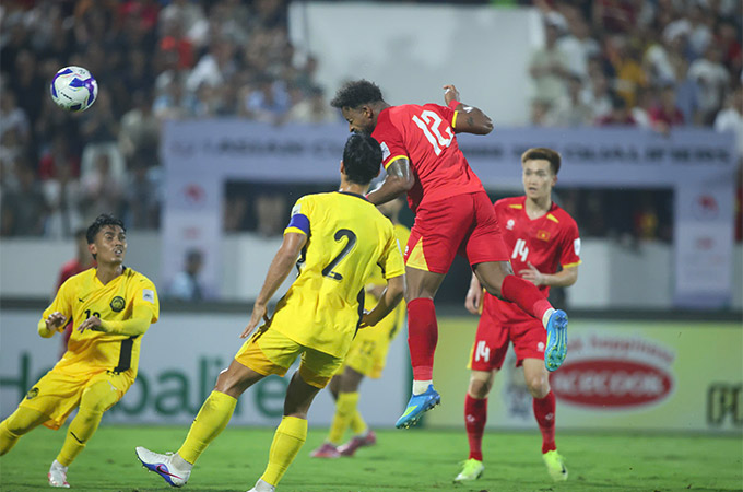 CĐV châu Á mỉa mai Malaysia, ca ngợi Việt Nam là số 1 Đông Nam Á