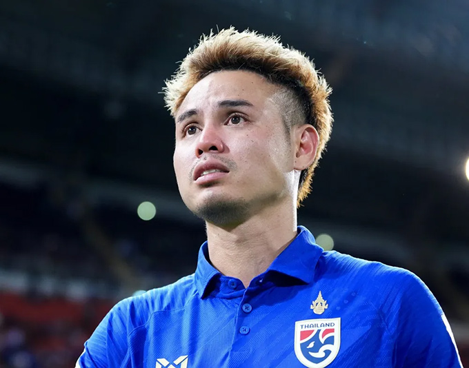 Theerathon Bunmathan gần 40 tuổi vẫn phải ‘gánh’ Thái Lan