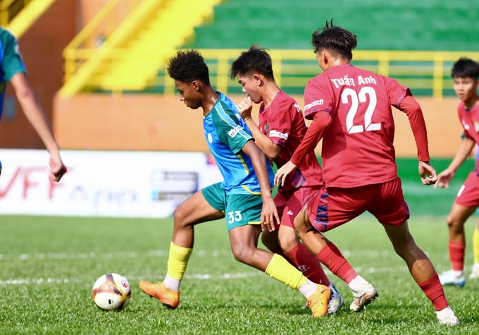 Tài năng trẻ gốc châu Phi Adu Huỳnh Đức Favour có gì đặc biệt?