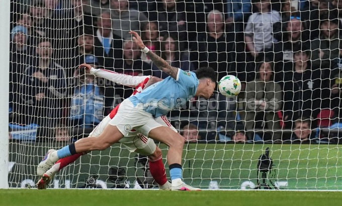 Arsenal đến khổ với tay săn bàn giấu mặt của Man City