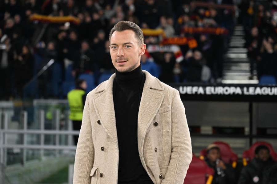 Chelsea muốn thay Rosenior bằng HLV trẻ triển vọng nhất thế giới