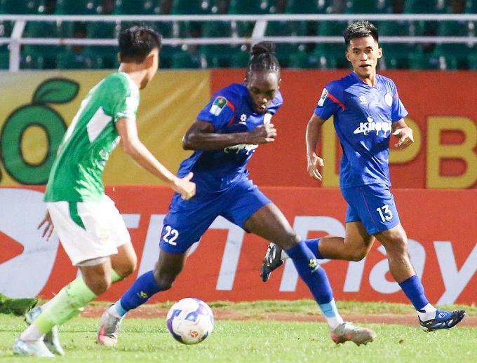 Vòng 16 hạng Nhất 2025/26: Khách sẽ lấn chủ?