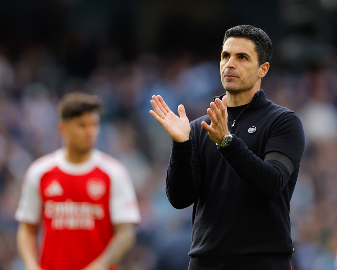 Còn chiêu gì thì dùng nốt đi, Mikel Arteta!