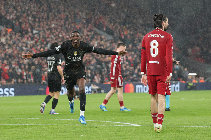 Bayern và PSG đang biến Premier League thành chú cừu non