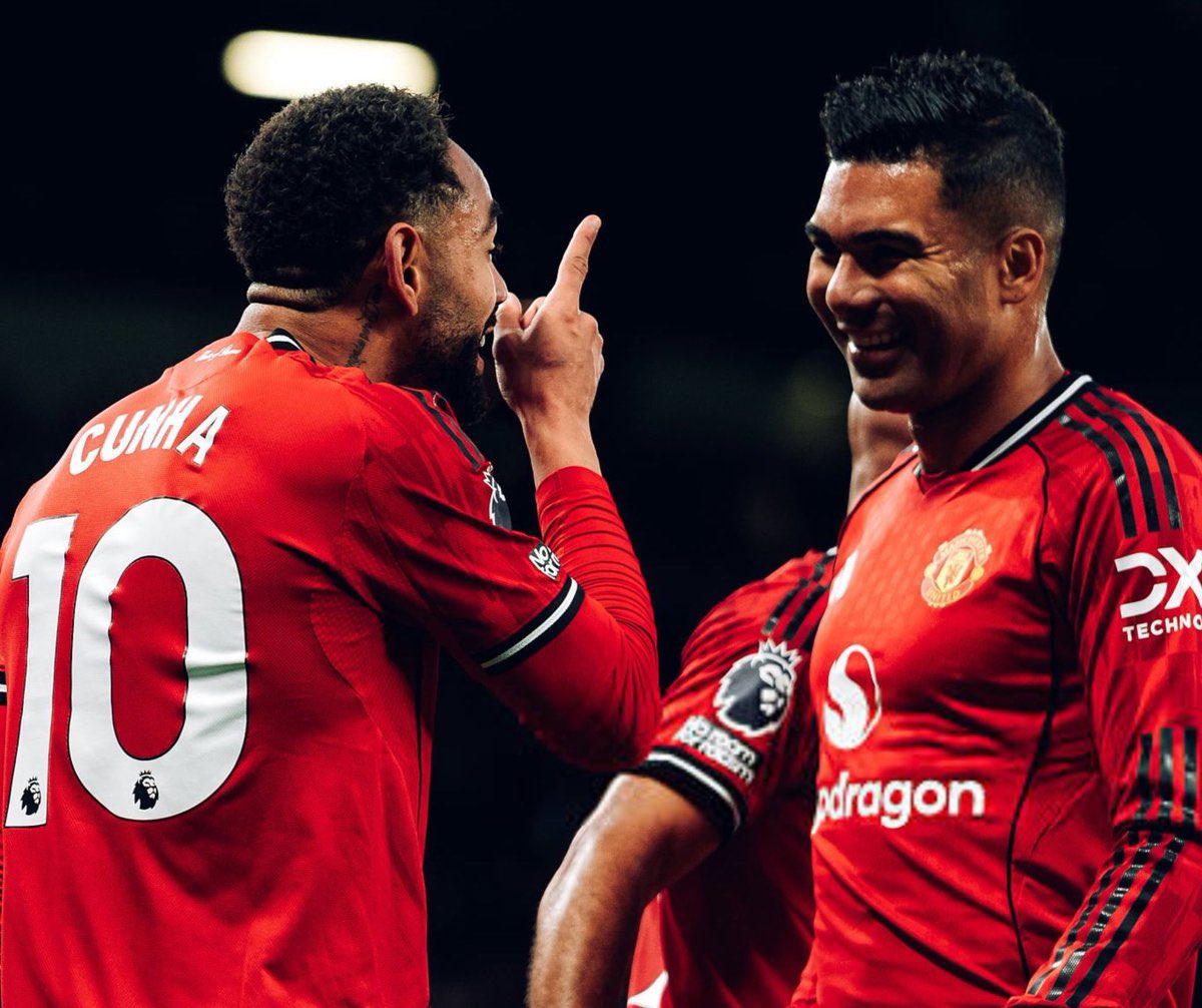 Casemiro bật khóc, hôn logo MU sau khi lập kỷ lục