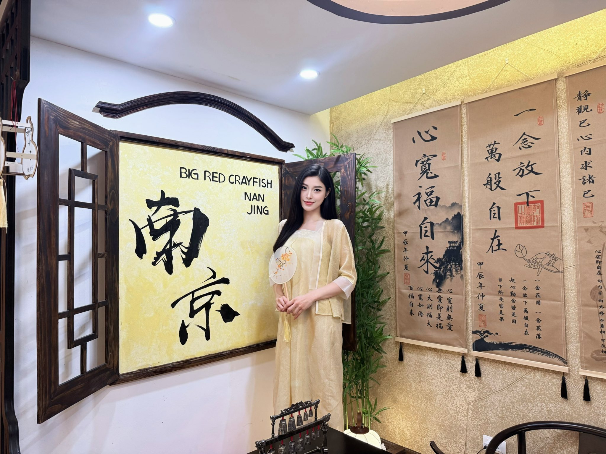 Hot girl bóng chuyền Đặng Thu Huyền nhập vai 'thần tiên tỷ tỷ'