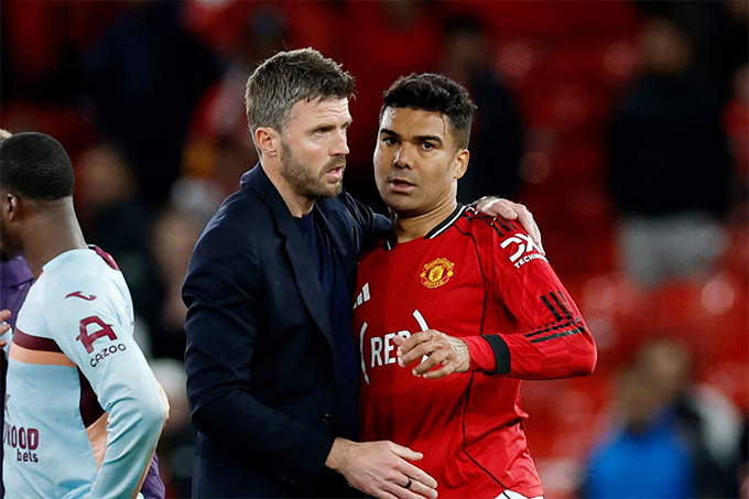 MU đừng lăn tăn về Carrick nữa!