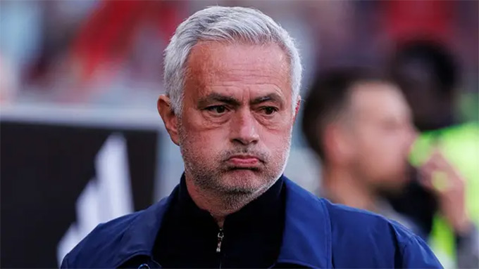 Phòng thay đồ Real Madrid không ủng hộ Mourinho trở lại
