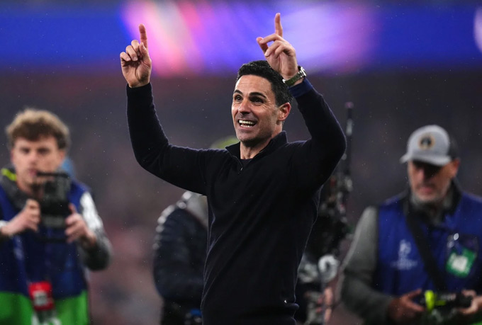 Cơn khát 20 năm và người hùng số một của Arsenal