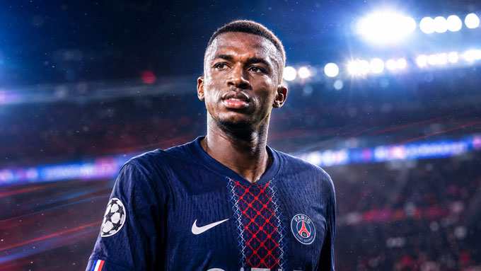 Willian Pacho, quái vật nơi hàng thủ gánh PSG vào chung kết
