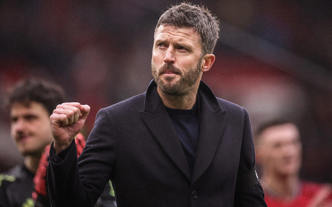 MU ký hợp đồng 2 năm với Carrick