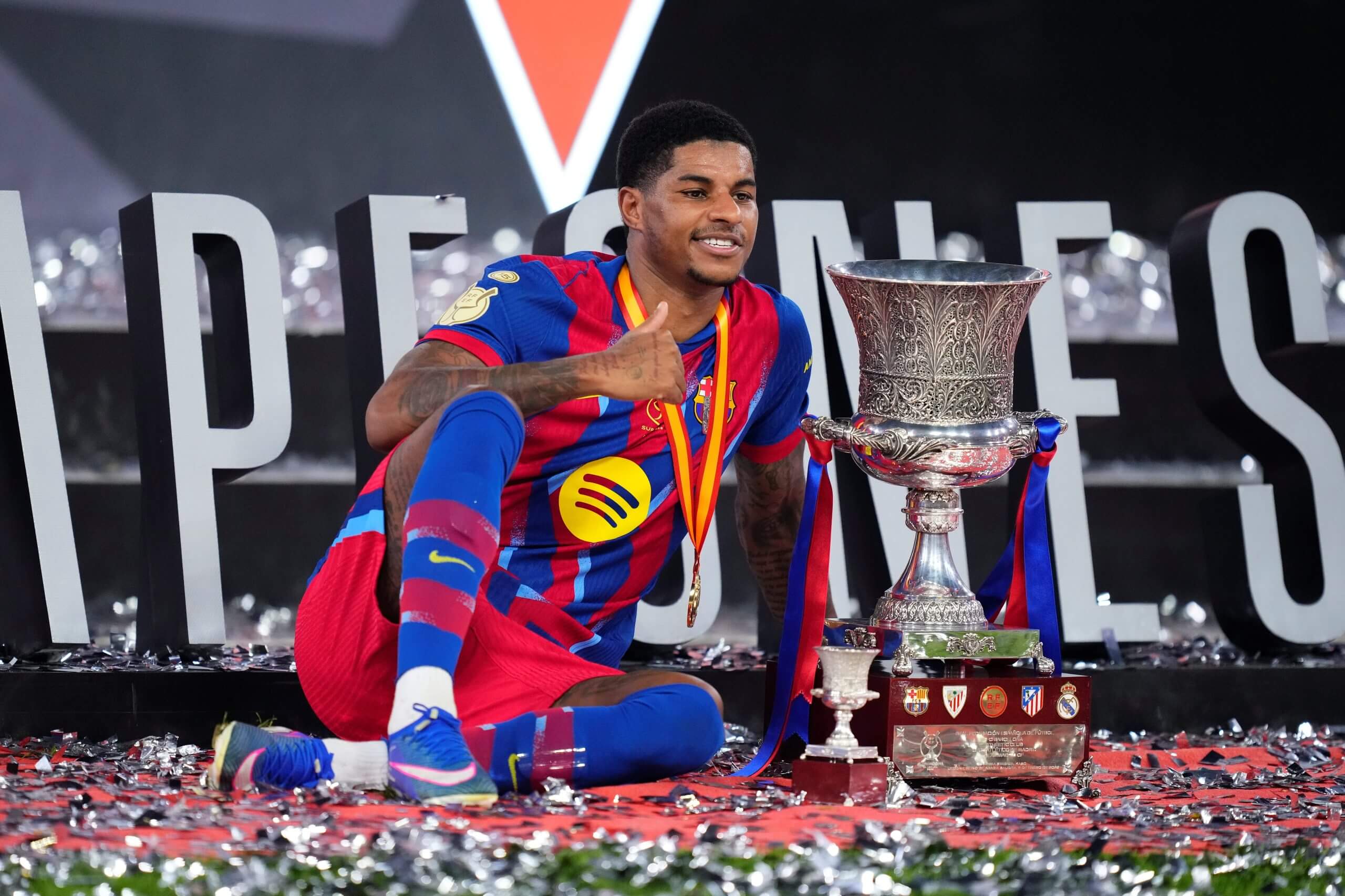 Sợ phải về MU, Marcus Rashford chấp nhận giảm sâu lương để ở lại Barca