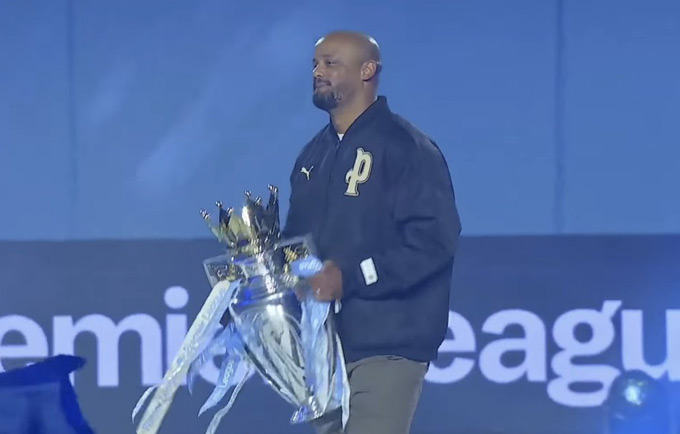 Vincent Kompany bất ngờ trở lại Man City