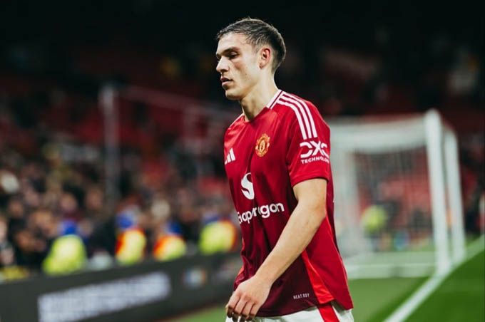 Carrick quyết bán 'bom xịt' Ugarte
