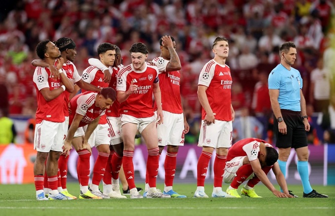Arsenal đã thua PSG trên chấm phạt đền như thế nào?