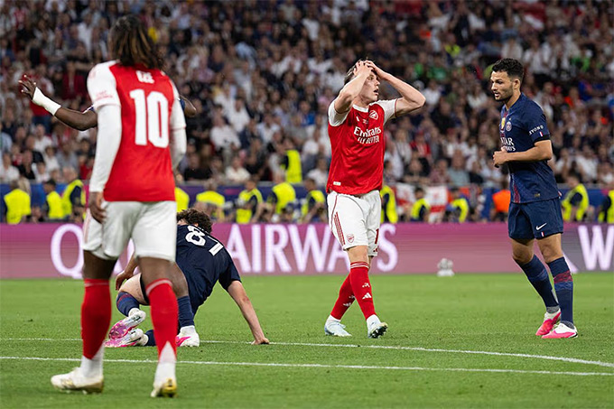Arsenal hứng 'cơn bão' chế giễu sau thất bại đau đớn trước PSG