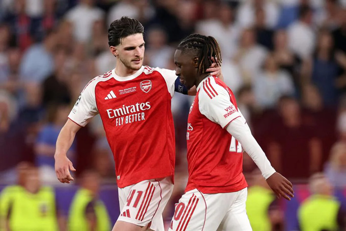 Arsenal vẫn còn kém PSG một bậc