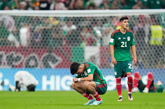Người Mexico và nỗi đau World Cup: Càng yêu, càng đau đớn!