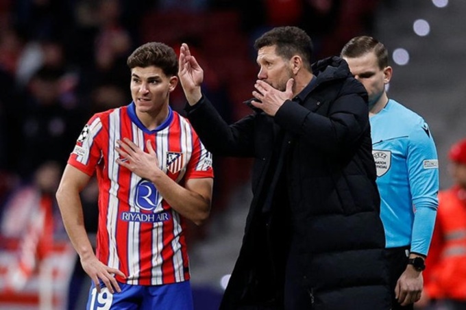Julian Alvarez bất mãn với Atletico, quyết gia nhập Barca