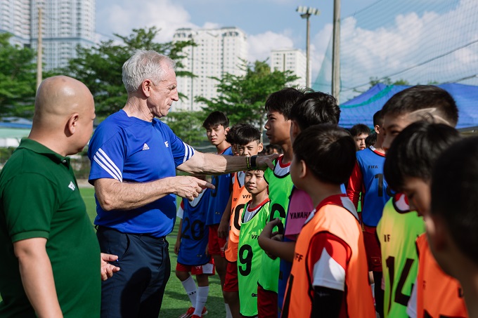 FIFA chỉ ‘bí quyết’ cho các chuyên gia Việt Nam phát hiện tài năng trẻ 