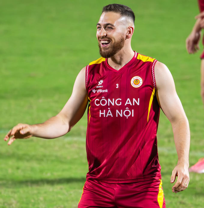 Hugo Gomes, trung vệ có giá 15 tỷ đồng chia tay CAHN