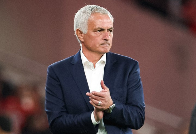 Mourinho có mặt tại Madrid, ra mắt Real ngày hôm nay