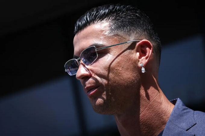 Cristiano Ronaldo lộ phụ kiện đắt tiền