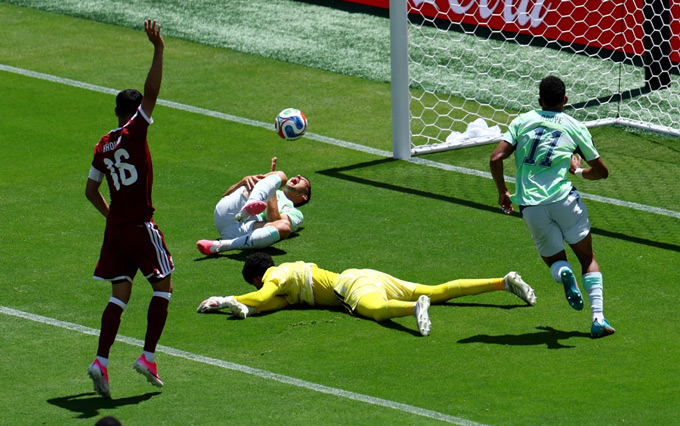 FIFA mập mờ ở trận Qatar hòa Thụy Sĩ