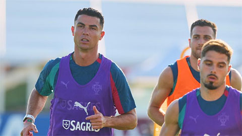 Cristiano Ronaldo lộ tâm trạng bất an