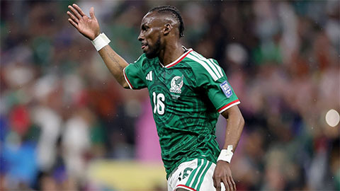 Julian Quinones, 'kẻ vượt mặt Ronaldo' giúp Mexico phá dớp