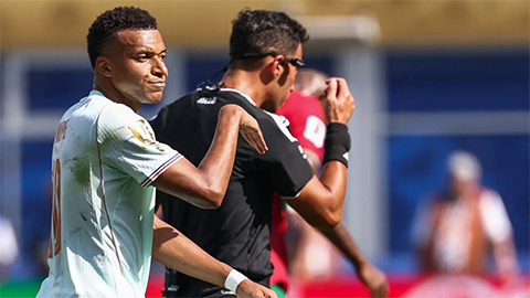 Roy Keane đòi lại công bằng cho Mbappe