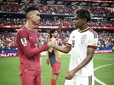 Lamine Yamal gọi tên Ronaldo với 'hào quang' sáng nhất