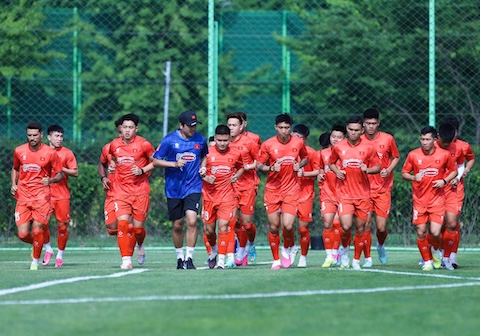 Chờ màn ra mắt của thầy trò ông Kim Sang Sik