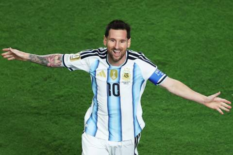 ‘Đừng mơ gài bẫy Messi, cậu ấy nhìn thấy mọi thứ’