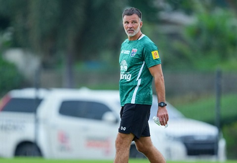 HLV Anthony Hudson: ‘Thái Lan không phải ứng cử viên vô địch, Việt Nam mạnh hơn’