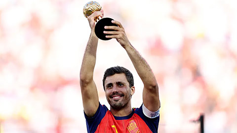Rodri vượt Messi giành Quả Bóng Vàng World Cup 2026