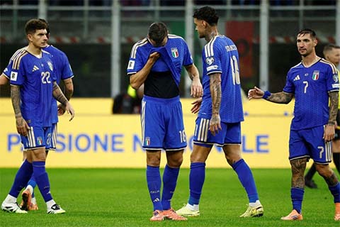 Azzurri đang chết dần trong sự thờ ơ của chính người Italia