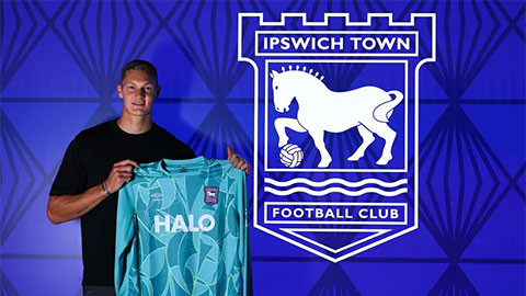 Cầu thủ cao nhất lịch sử Premier League đầu quân cho Ipswich Town