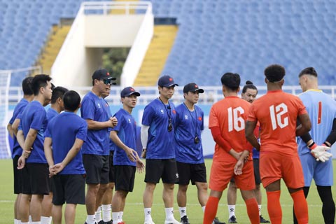 Kim Sang Sik, AFF Cup và nghệ thuật 'xoay tua' cầu thủ