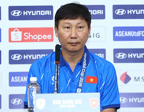 HLV Kim Sang Sik đáp trả khiêu khích của tuyển thủ Indonesia